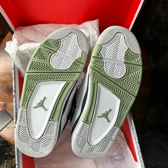 Nike Women’s Air Jordan 4 “Oil Green” Seafoam Basketball Shoe Sneaker - Picture 9 of 16